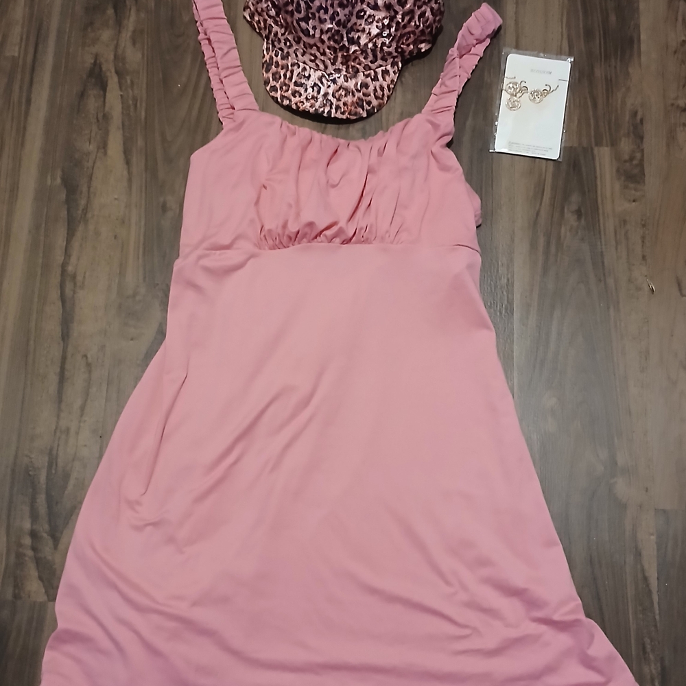 Pink Sleeveles Top with Leopard Print Cap